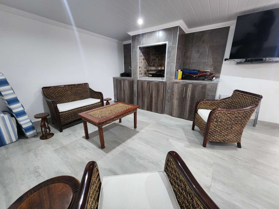5 Bedroom Property for Sale in Fraaiuitsig Western Cape